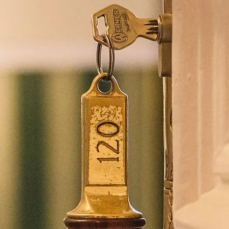 Hotel Henri 4*